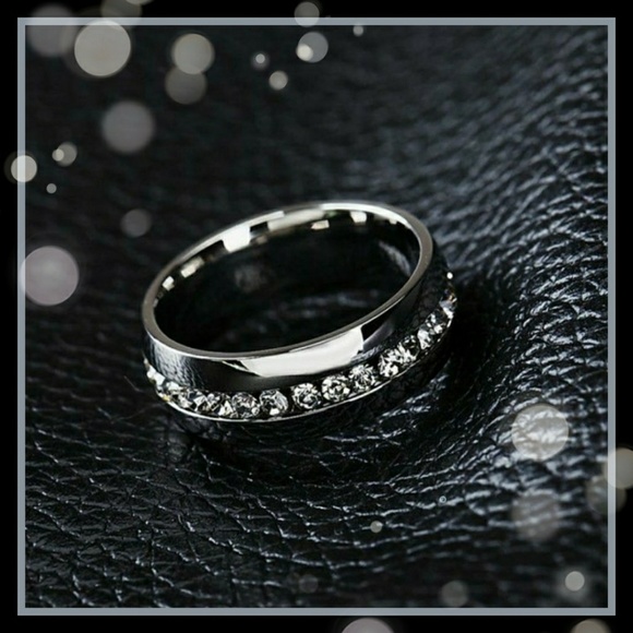 🆕️🆑️ Titanium White Sapphire Ring Solid Titanium Encrusted w/ White Sapphires - Picture 4 of 9